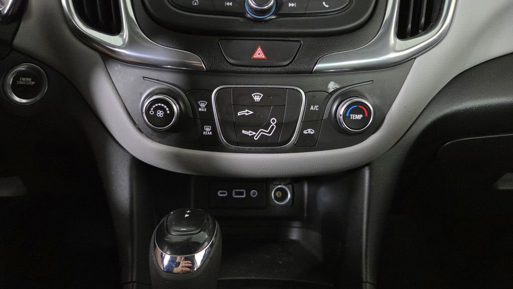 Used 2020 Chevrolet Equinox LS AWD/4WD image 24