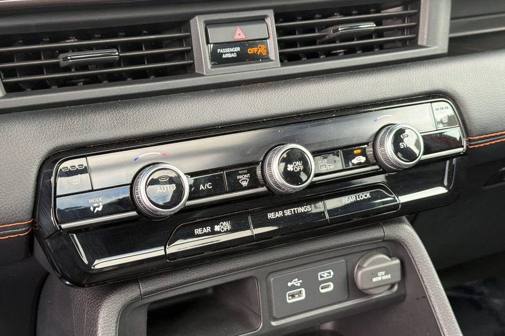 Used 2025 Honda Pilot TrailSport image 19