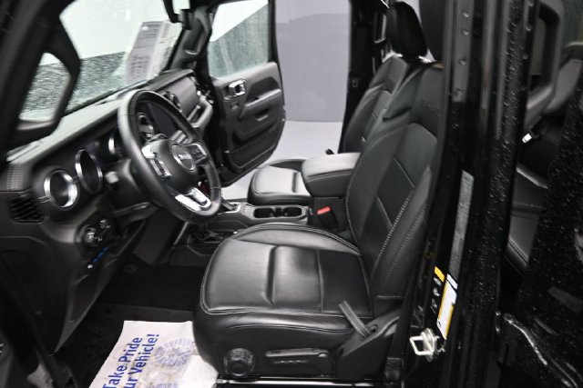 Used 2023 Jeep Wrangler Unlimited Sahara w/ Cold Weather Group AWD/4WD image 18