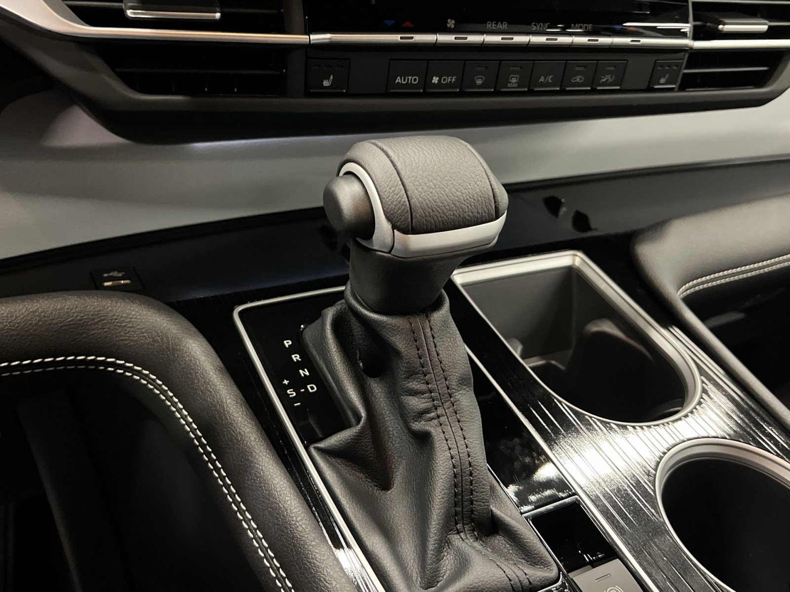 Used 2026 Toyota Sienna XSE image 17