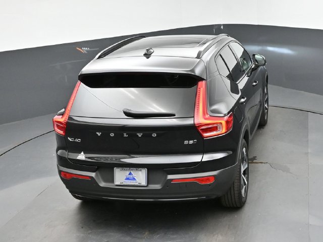 Used 2025 Volvo XC40 B5 Plus AWD/4WD image 46