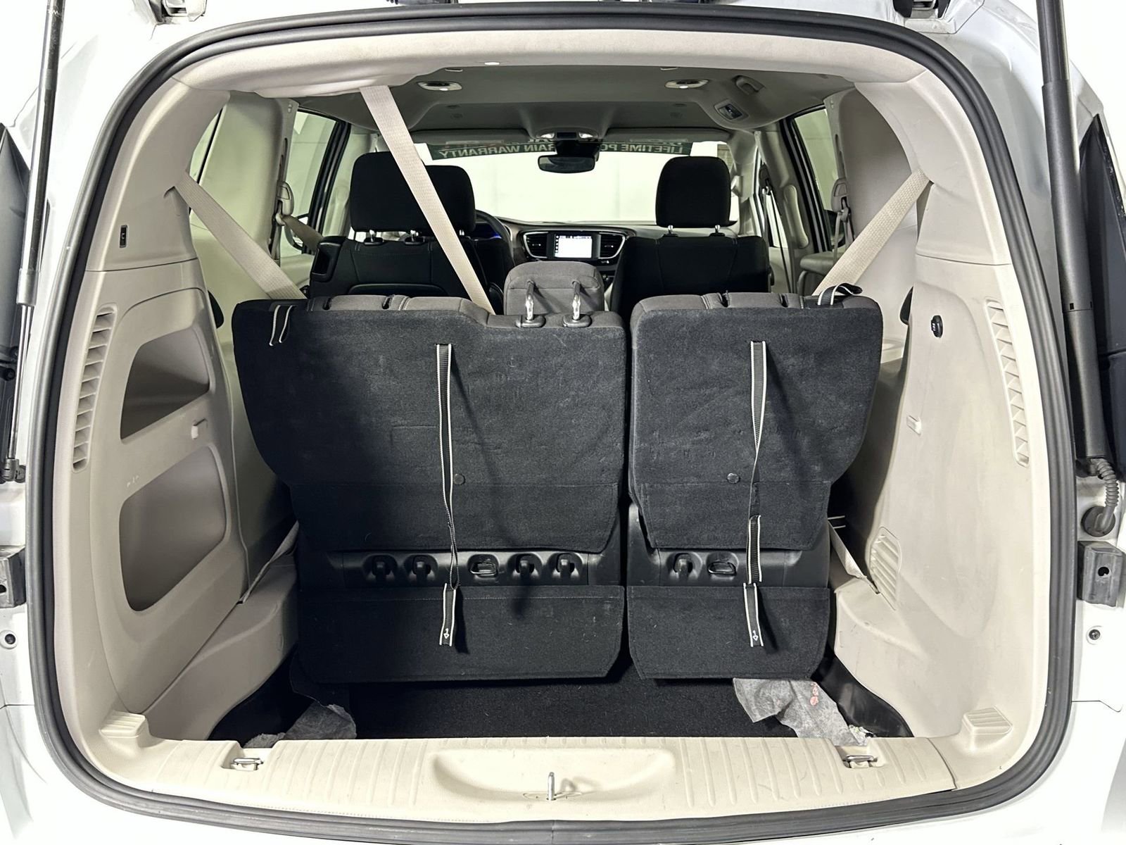 Used 2023 Chrysler Voyager LX FWD image 25