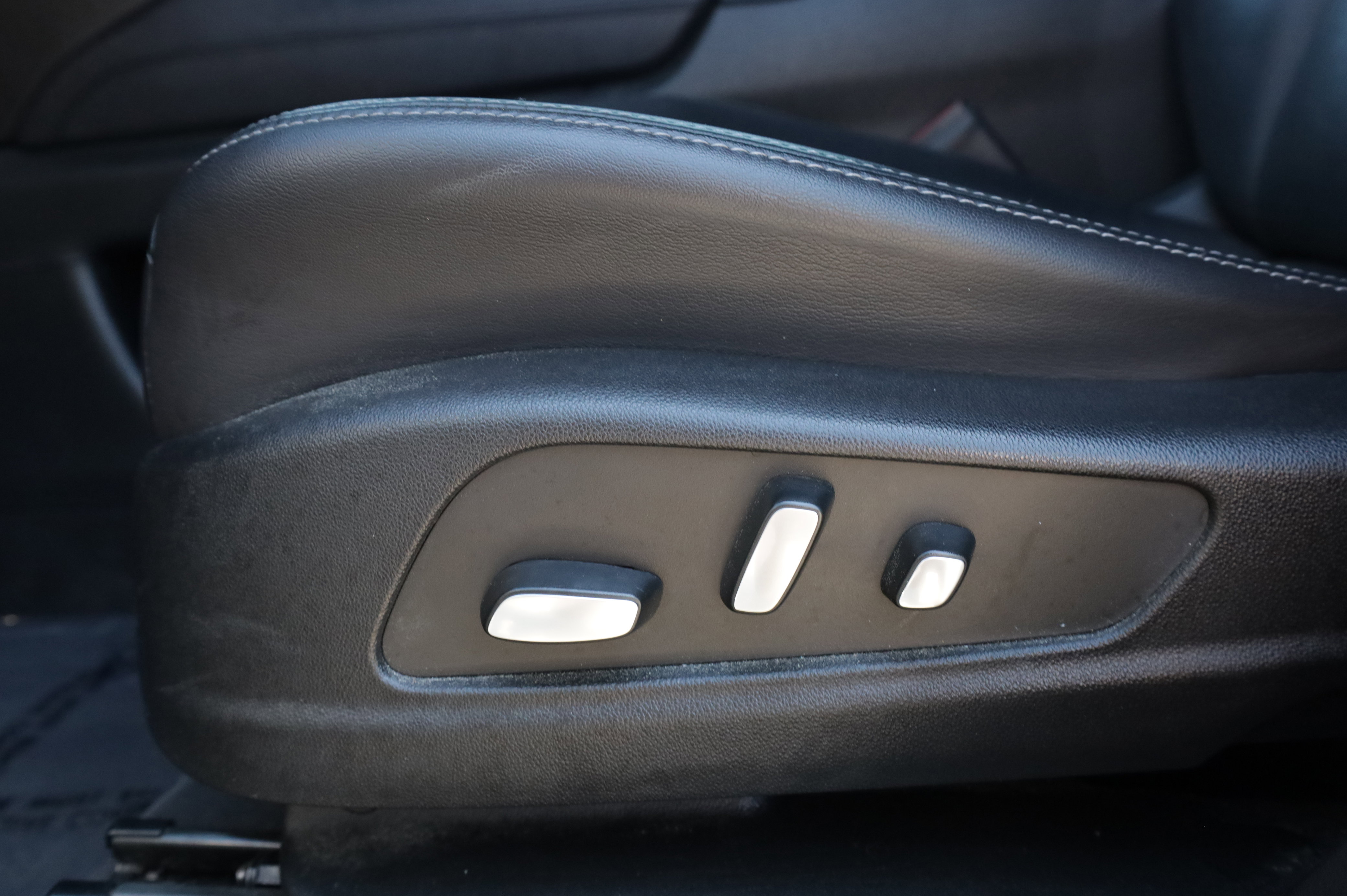 Used 2022 Cadillac XT5 Premium Luxury w/ Technology Package AWD/4WD image 31