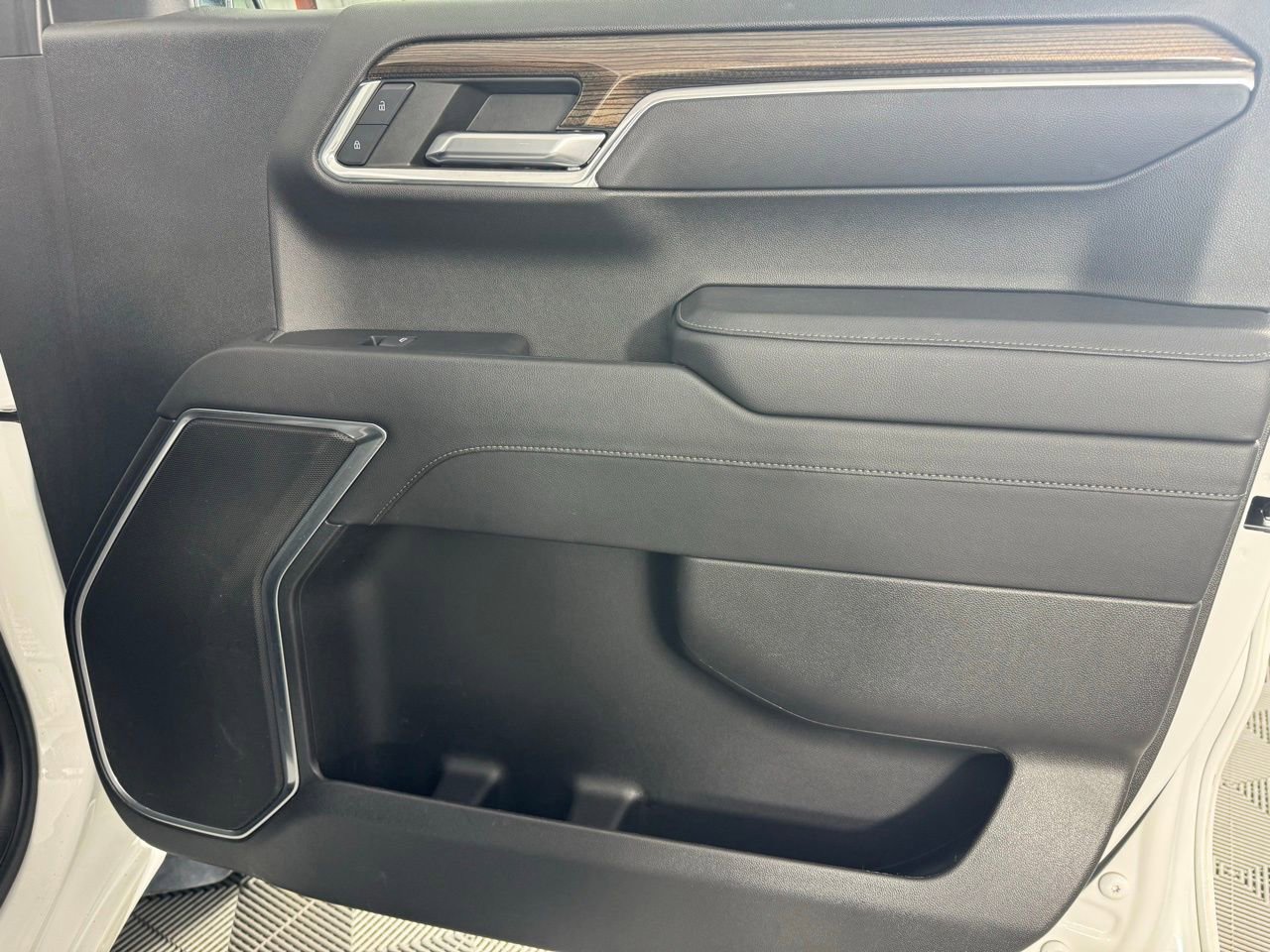 Used 2023 Chevrolet Silverado 1500 LT image 29