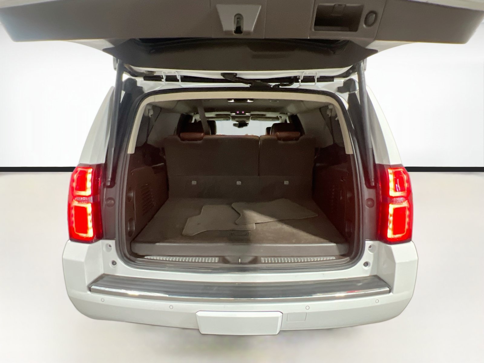Used 2017 Chevrolet Suburban Premier AWD/4WD image 21