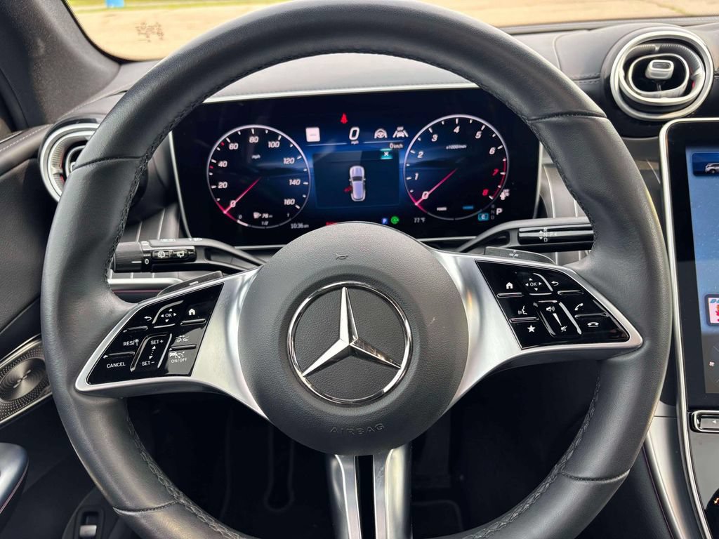 Used 2025 Mercedes-Benz GLC 300 4MATIC image 25