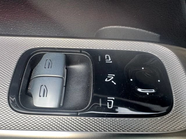 Used 2025 Mercedes-Benz CLE 450 4MATIC Coupe image 7