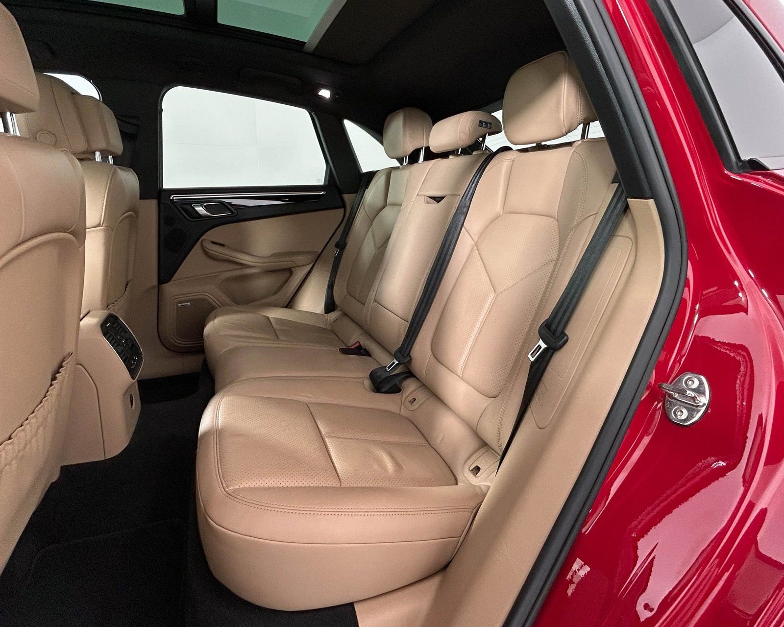 Used 2020 Porsche Macan image 27