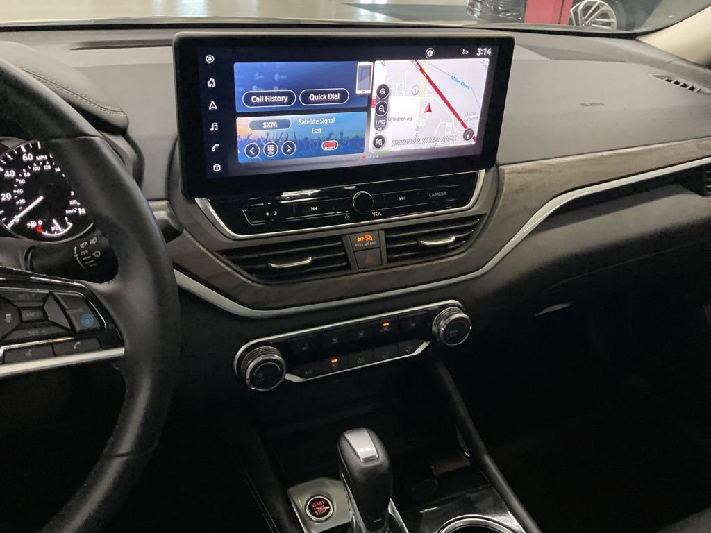 Used 2023 Nissan Altima 2.5 SV w/ SV Premium Package AWD/4WD image 14