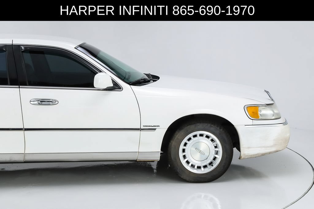 Used 2000 Lincoln Town Car Executive RWD image 13