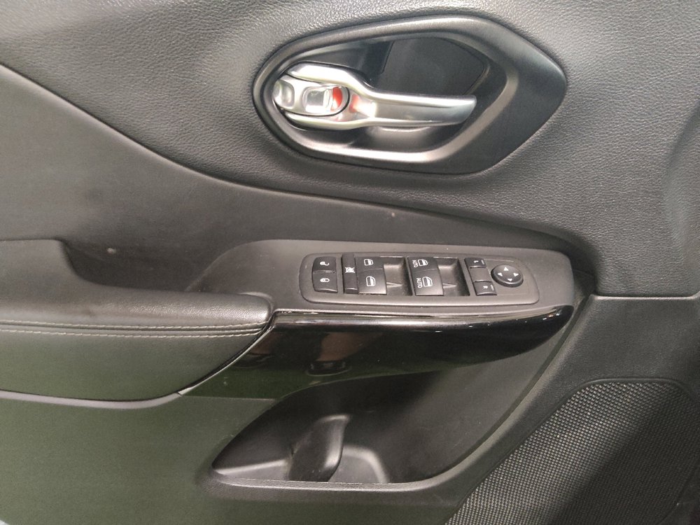 Used 2023 Jeep Cherokee Altitude Lux image 27