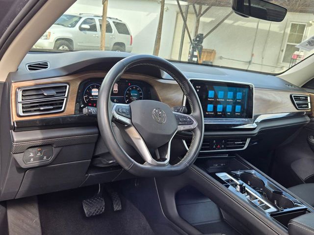 Used 2025 Volkswagen Atlas SE image 15