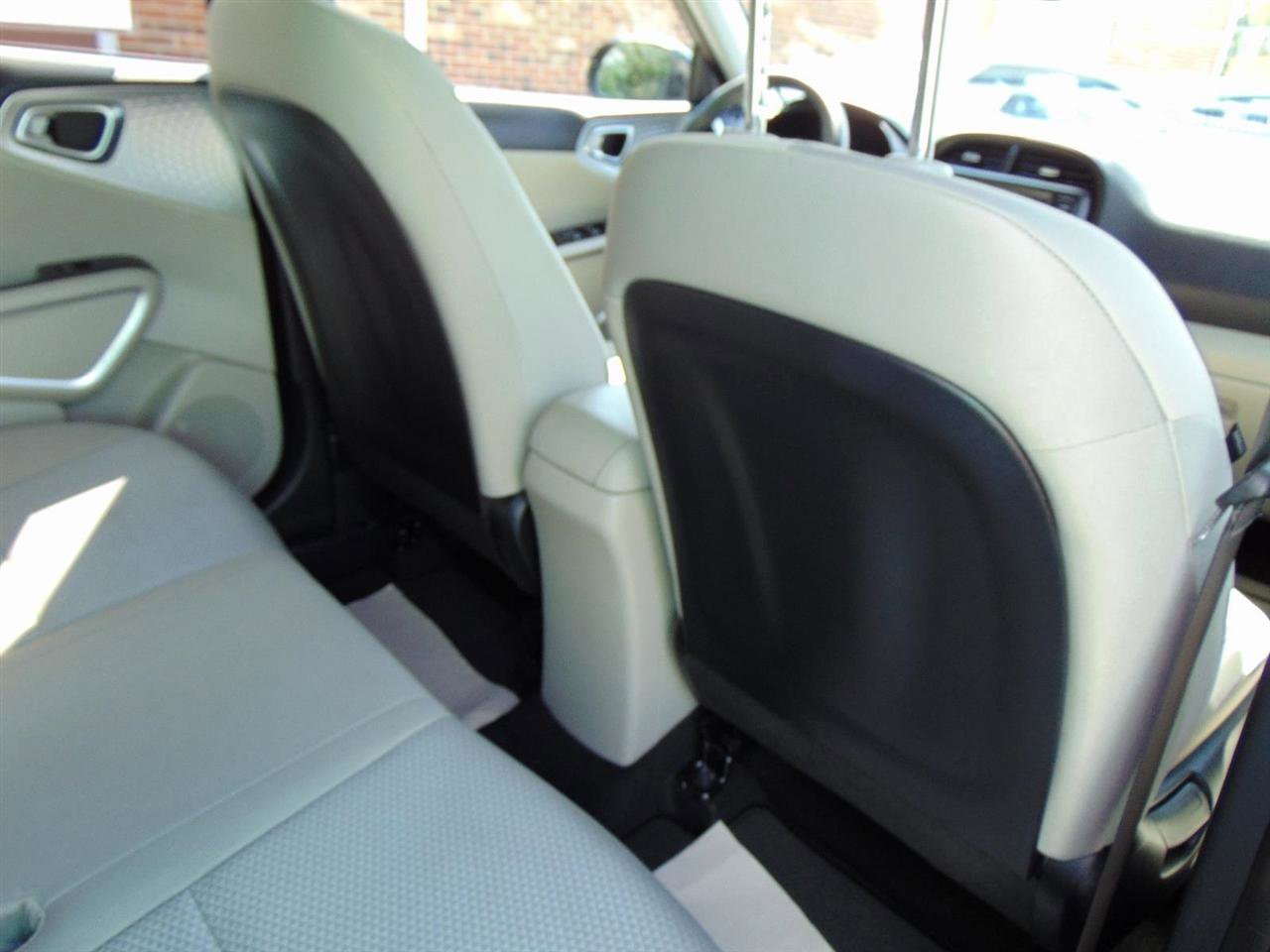 Used 2022 Kia Soul LX image 15