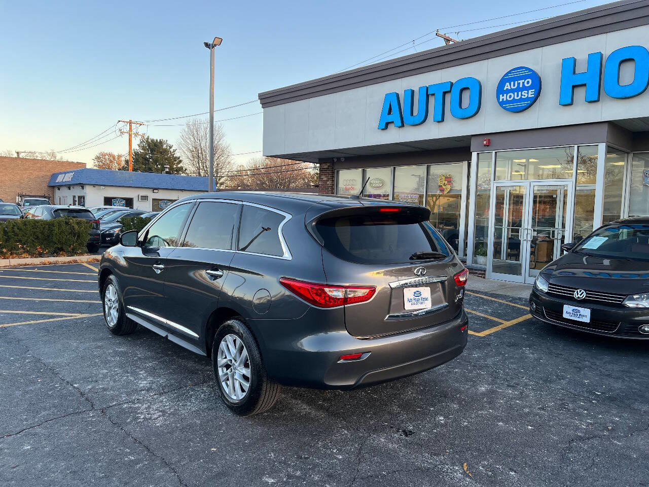 Used 2013 INFINITI JX35 Base AWD 4dr SUV w/ Cargo Pkg image 11