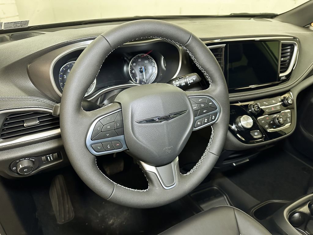 New 2026 Chrysler Pacifica Select AWD/4WD image 23