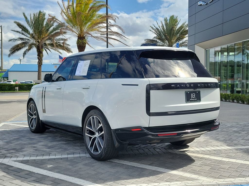 Certified 2024 Land Rover Range Rover SE image 3