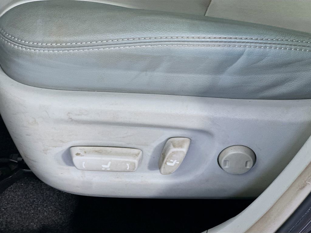 Used 2014 Toyota Prius Four FWD image 22