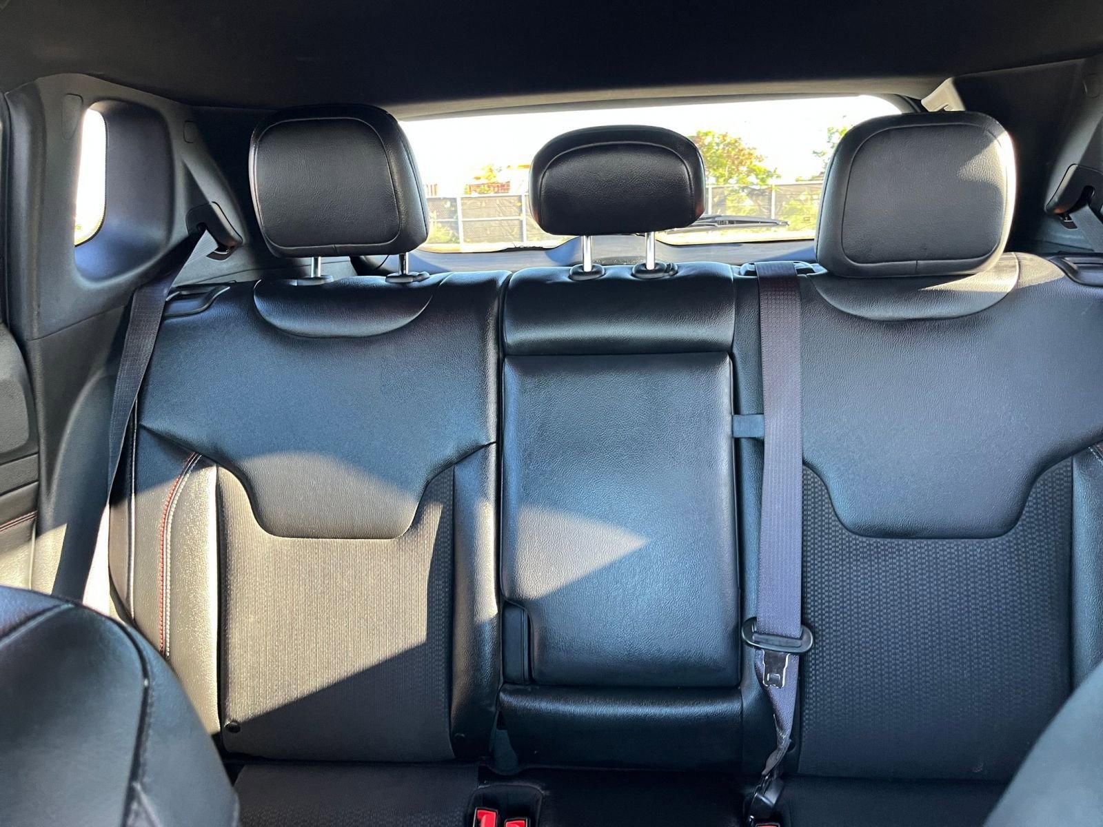 Used 2025 Jeep Compass Trailhawk image 33