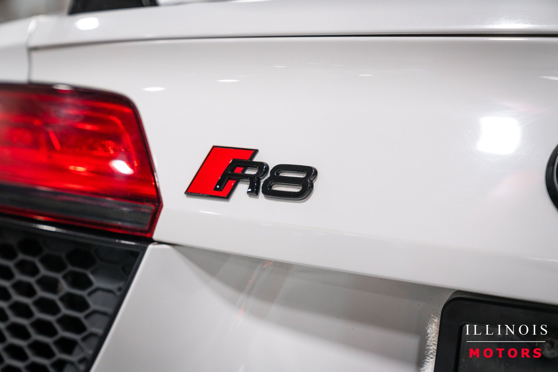 Used 2018 Audi R8 V10 w/ Premium Package RWD image 14