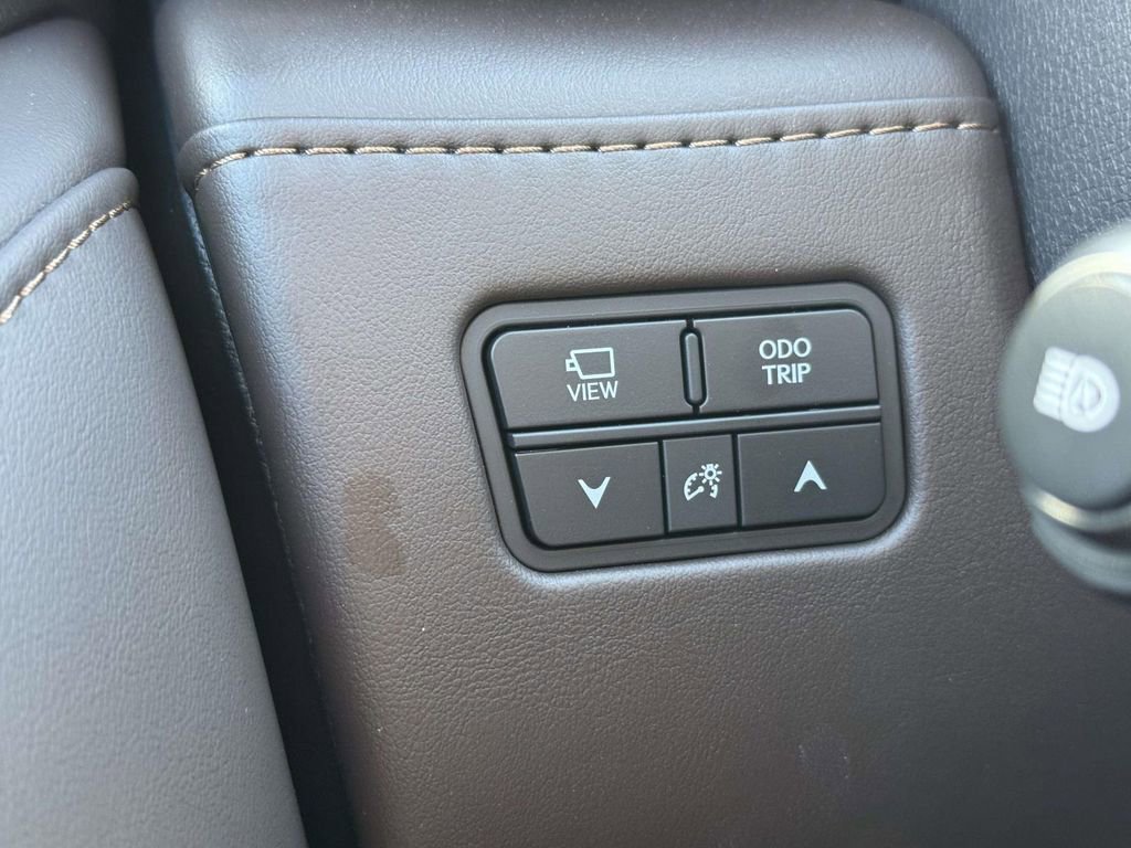 Used 2025 Lexus LX 600 4WD w/ Accessory Package (2T) image 22