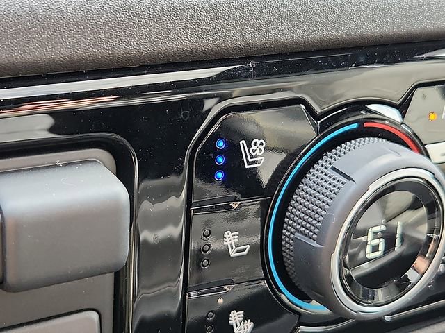 Used 2024 Chevrolet Silverado 2500 ZR2 w/ Technology Package image 26