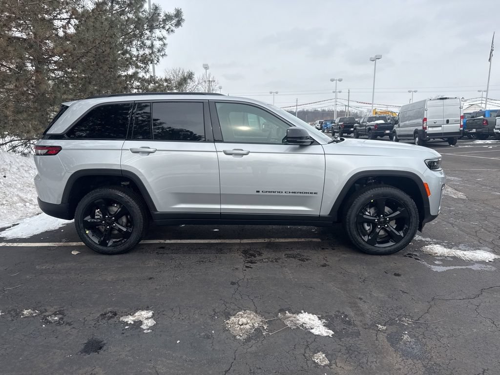New 2026 Jeep Grand Cherokee Limited w/ Limited Altitude Package AWD/4WD image 11