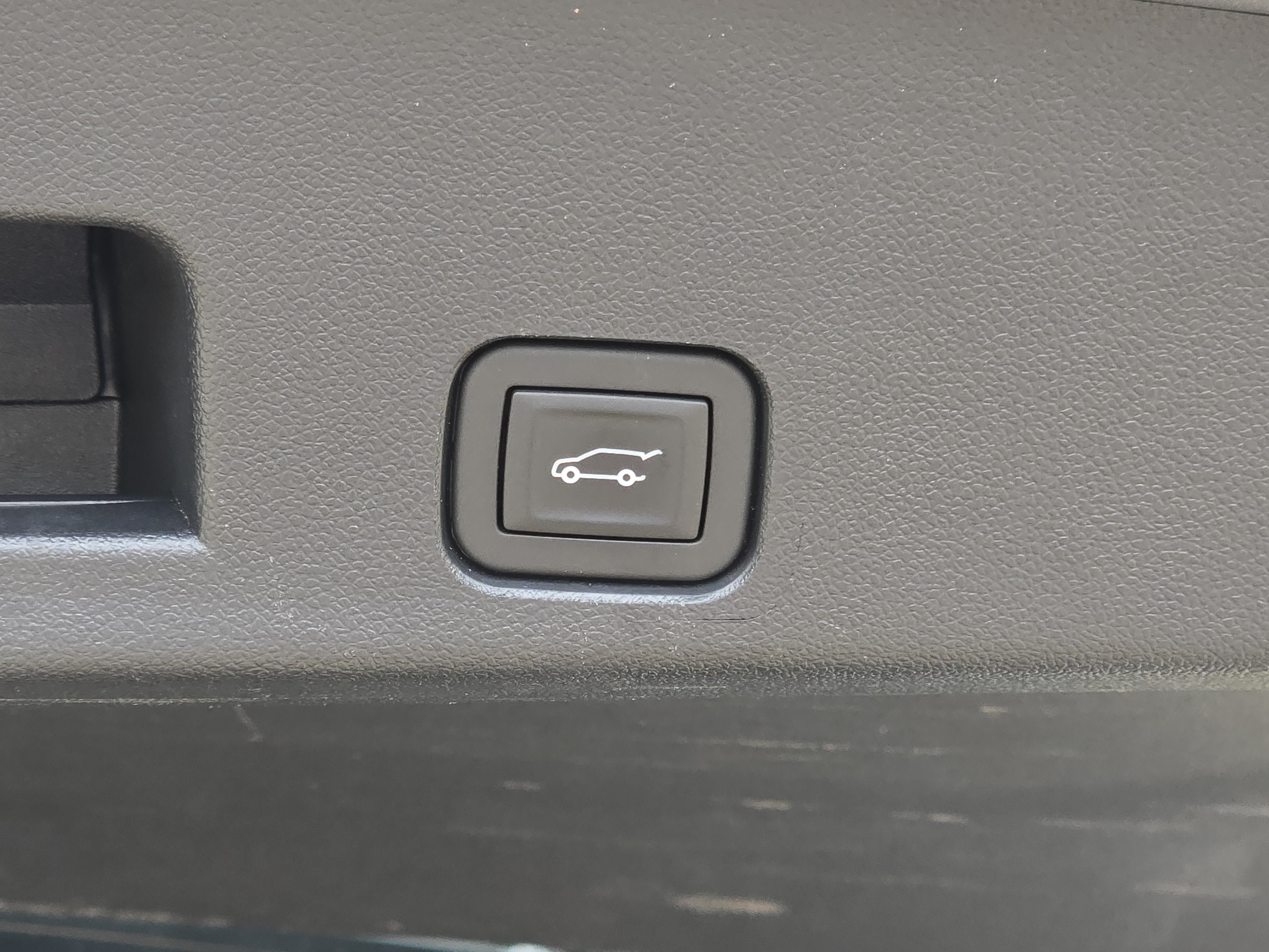 Used 2025 Chevrolet Traverse LT FWD image 9