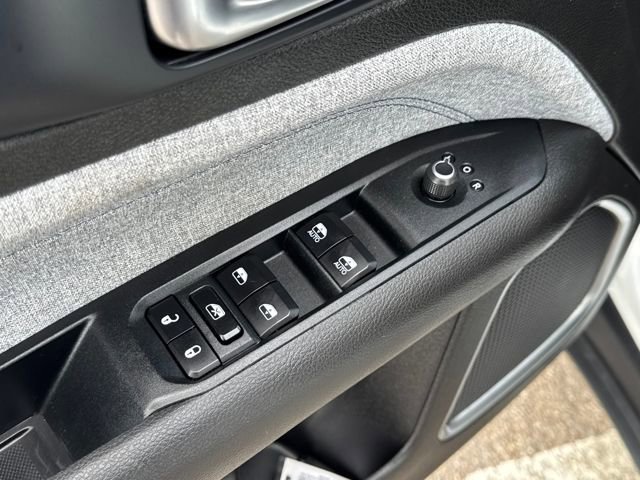 Used 2024 Jeep Compass Latitude image 19