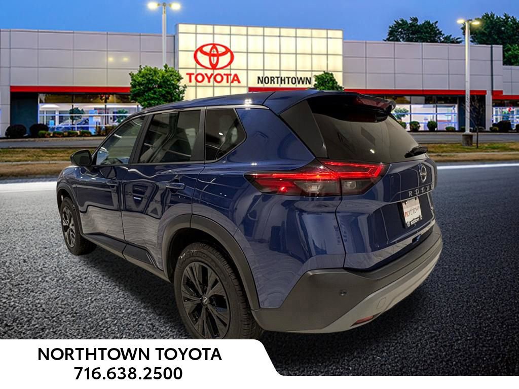 Used 2023 Nissan Rogue SV image 3