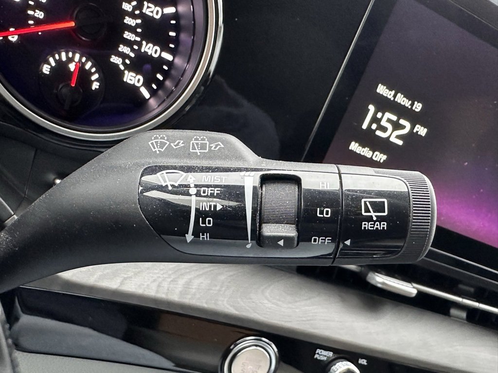 Used 2024 Kia Carnival EX image 25