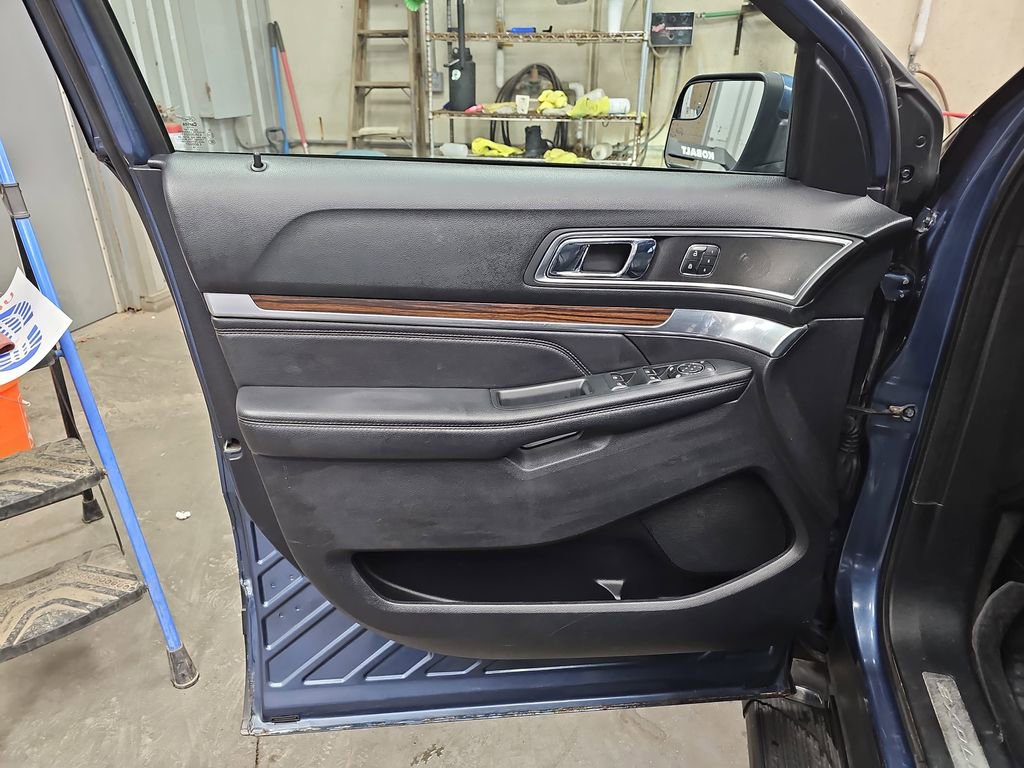 Used 2018 Ford Explorer Limited AWD/4WD image 27