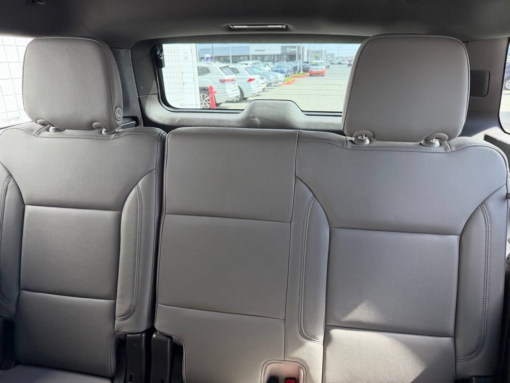 Used 2024 Chevrolet Suburban LT RWD image 20