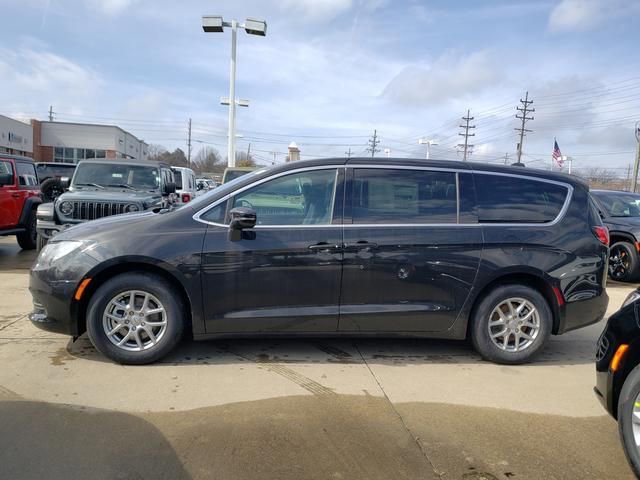 New 2026 Chrysler Voyager LX image 3