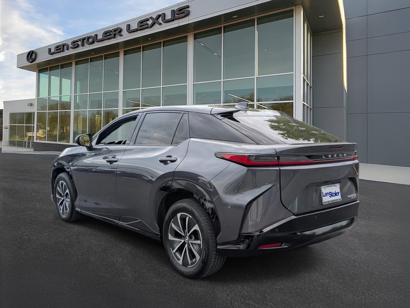 Certified 2023 Lexus RZ 450e Premium w/ Technology Package AWD/4WD image 5