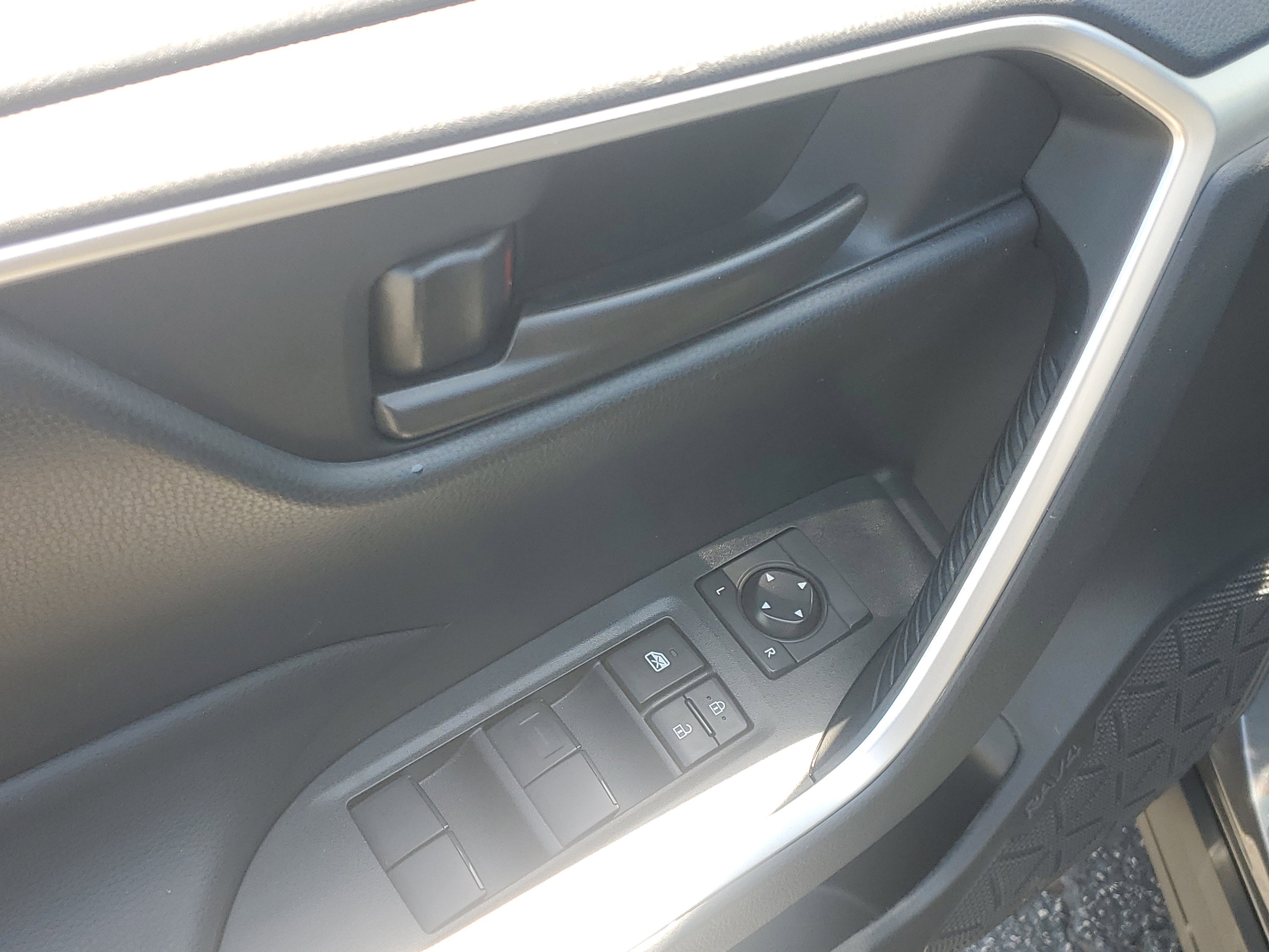 Certified 2022 Toyota RAV4 LE FWD image 19