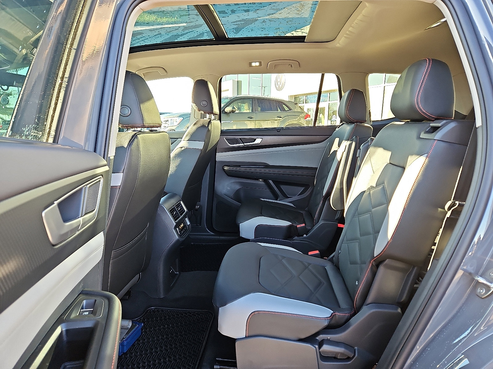 New 2026 Volkswagen Atlas Peak Edition image 11