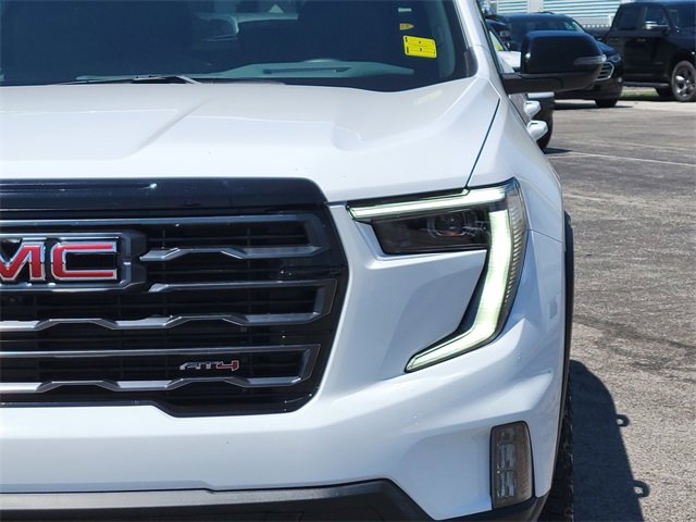 New 2025 GMC Acadia AT4 w/ Luxury Package image 11