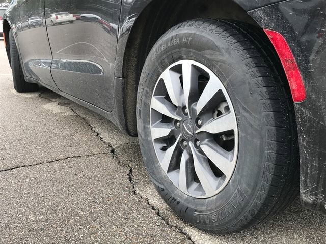 Used 2024 Chrysler Pacifica Select FWD image 14