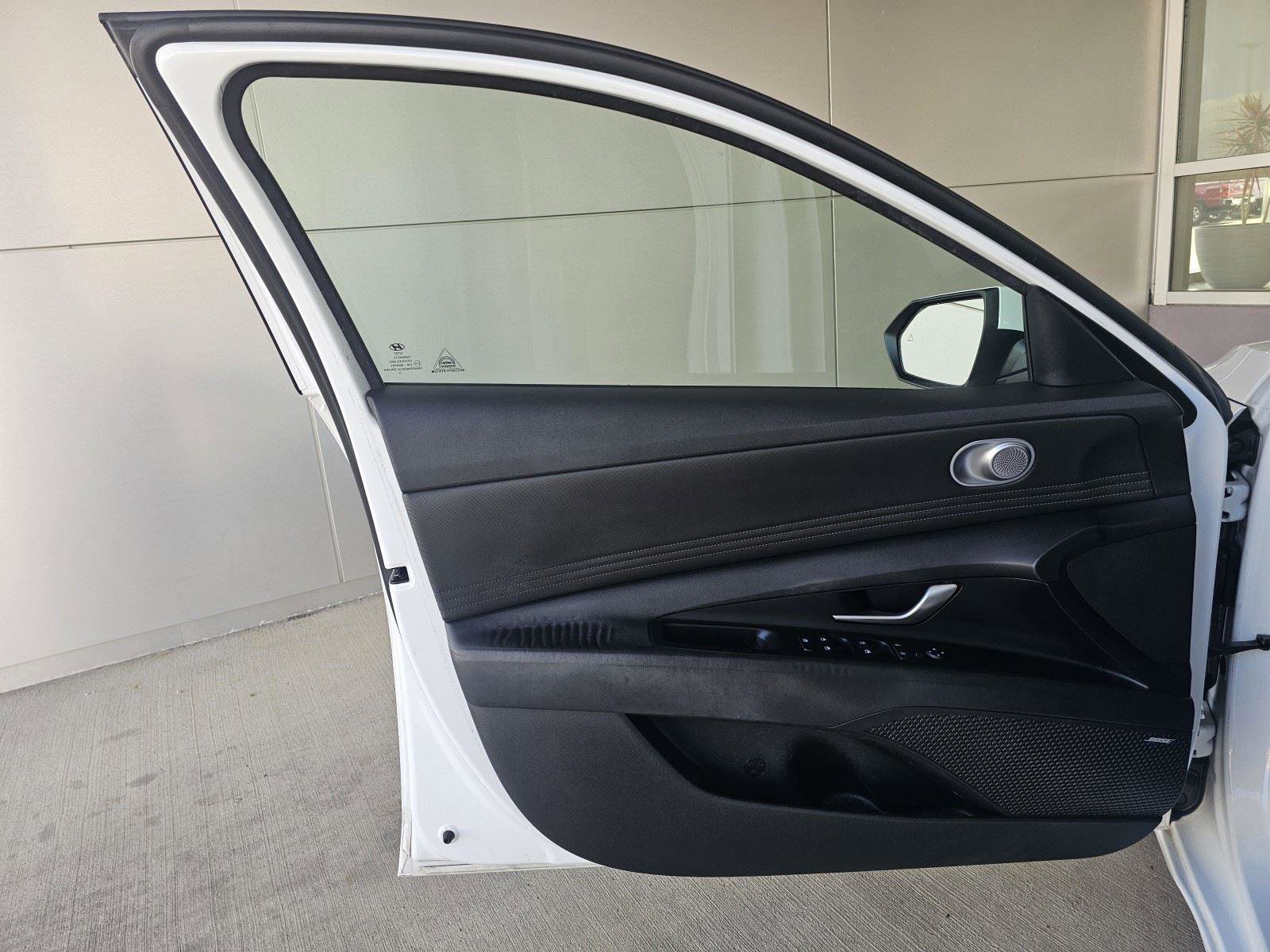 Used 2021 Hyundai Elantra Limited image 18