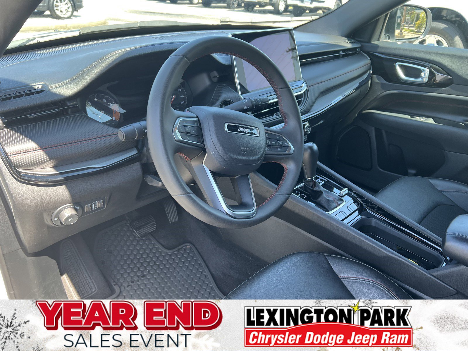 Used 2024 Jeep Compass Trailhawk image 13