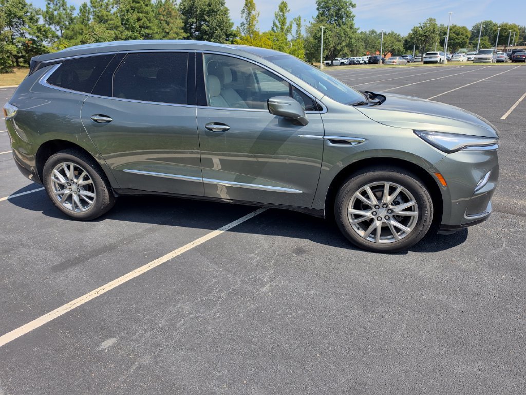 Used 2023 Buick Enclave Essence w/ Experience Buick Package FWD image 3