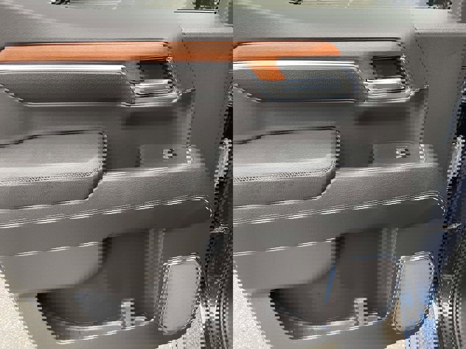 Used 2022 GMC Sierra 1500 Denali w/ Denali Reserve Package image 16