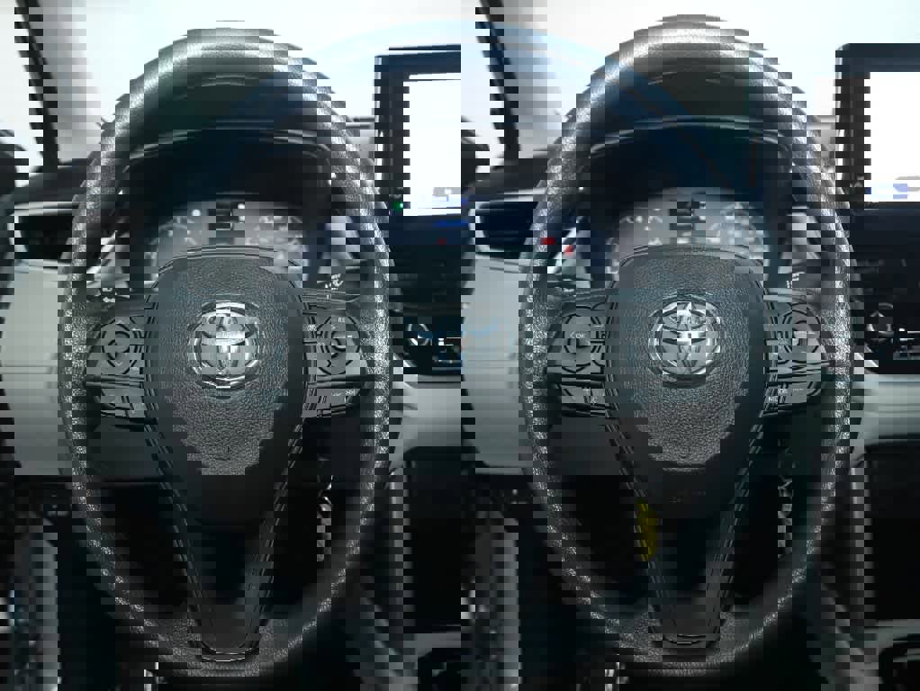 Used 2023 Toyota Corolla Cross L image 20