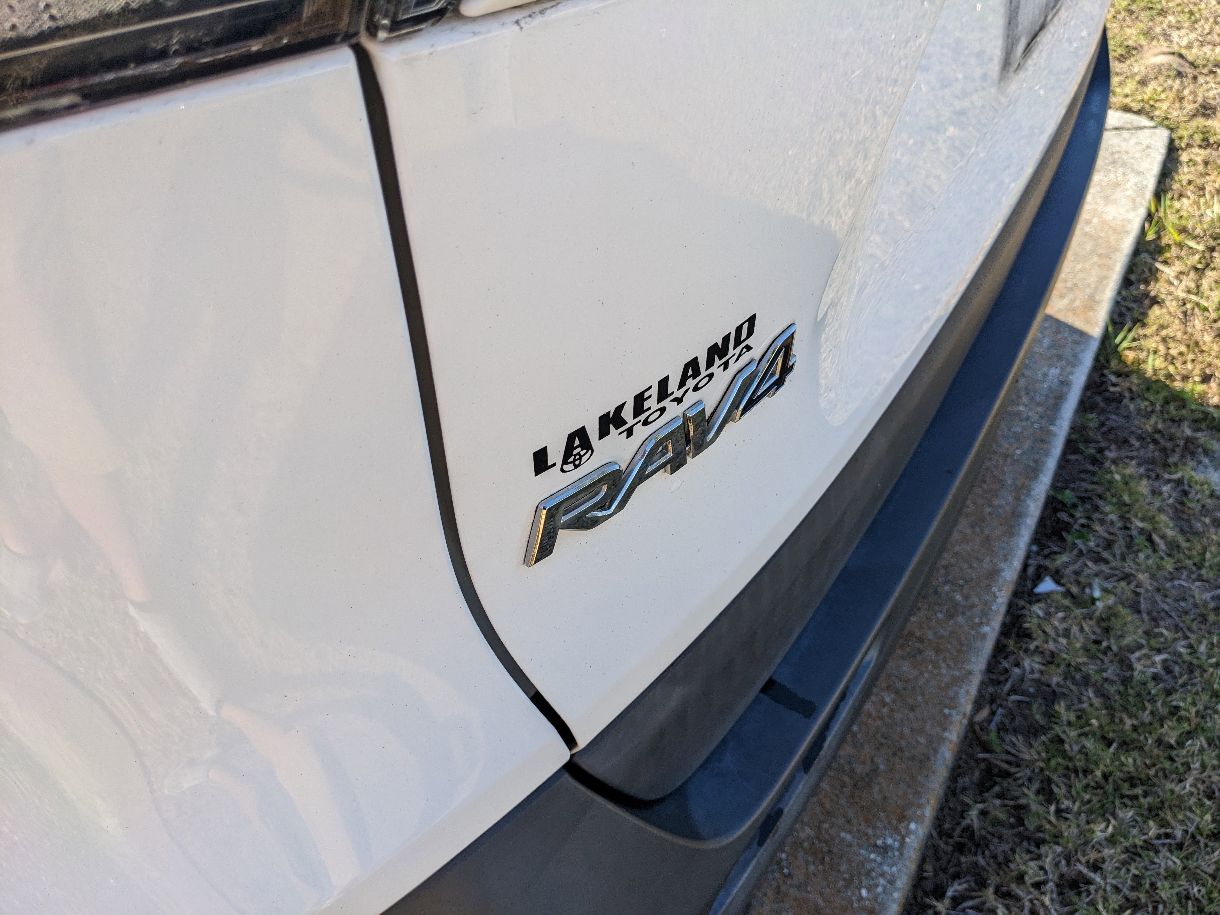 Used 2020 Toyota RAV4 LE image 12