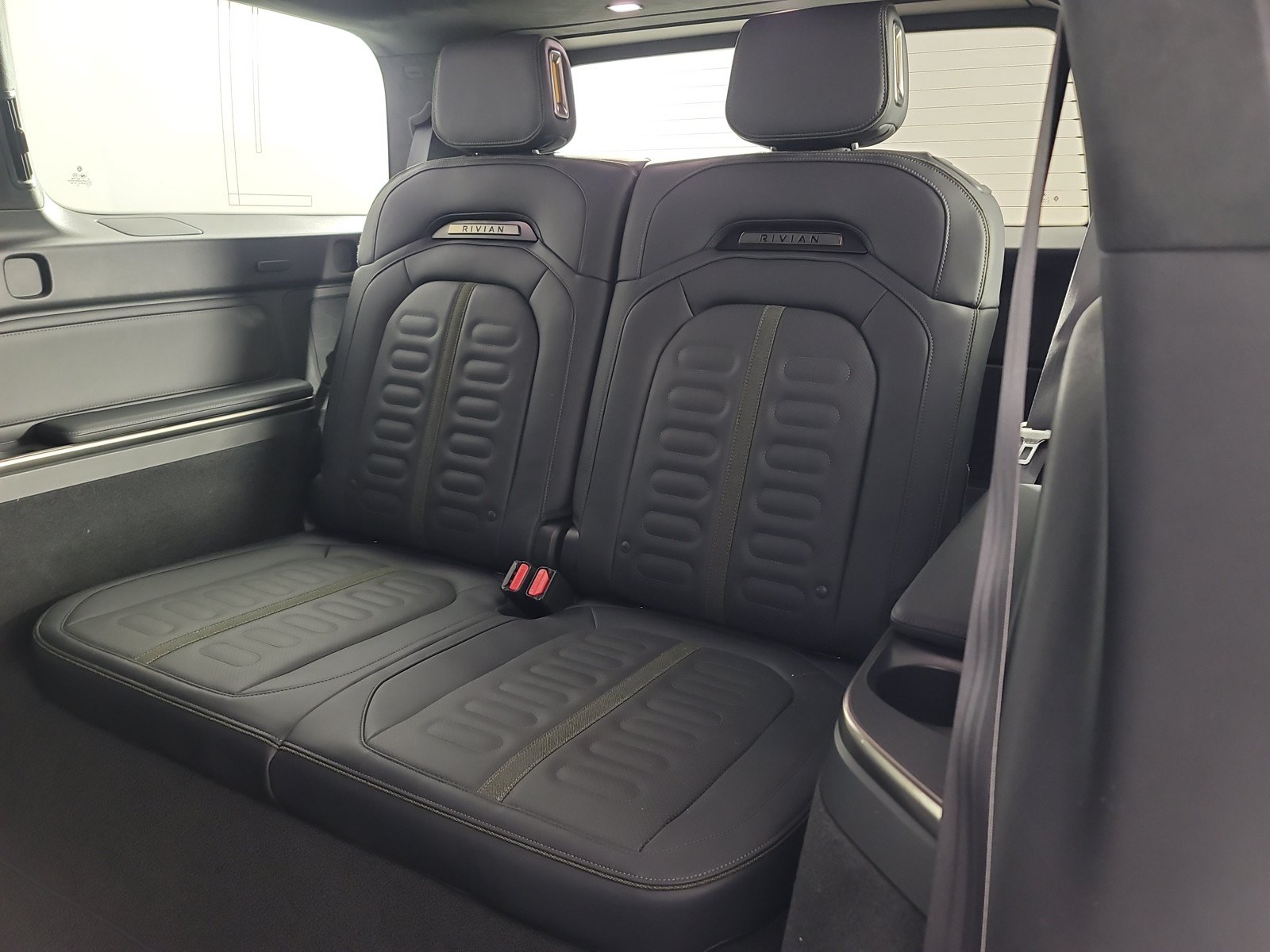 Used 2024 Rivian R1S Adventure AWD/4WD image 22