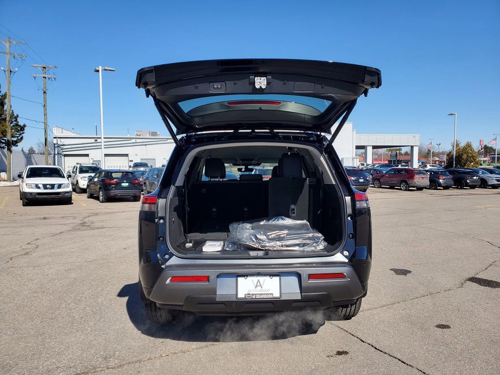 New 2026 Nissan Pathfinder SL image 8