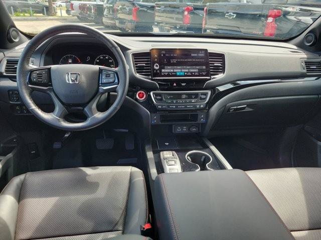 Used 2025 Honda Ridgeline Black Edition image 13