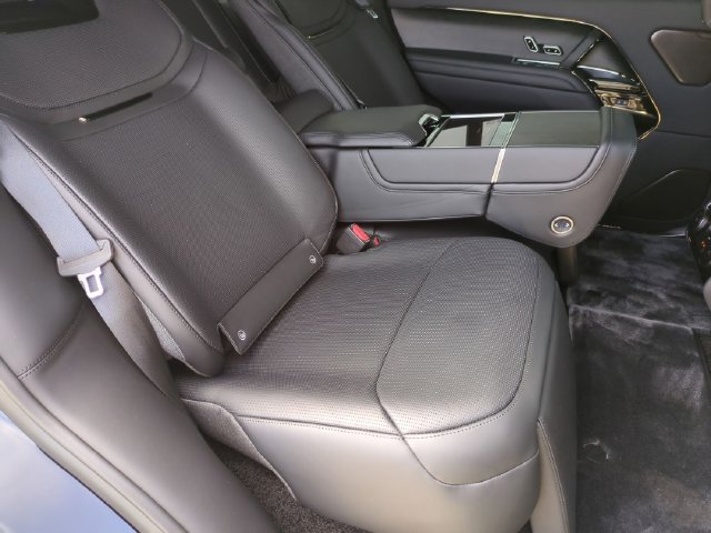 New 2026 Land Rover Range Rover SV AWD/4WD image 17