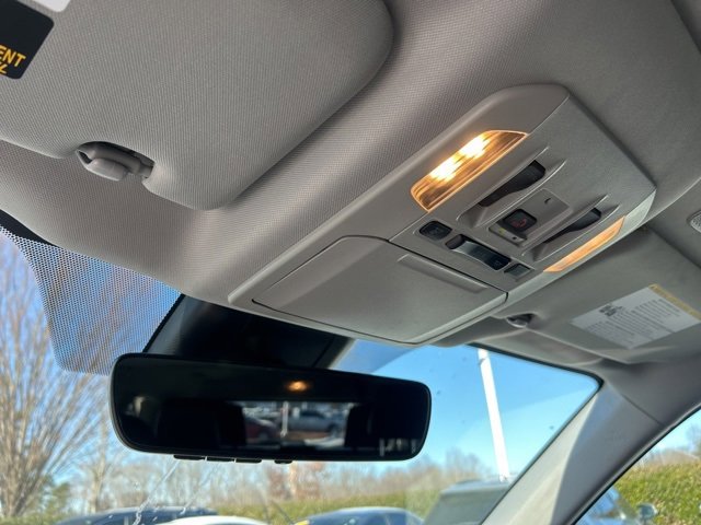 Used 2025 Toyota Highlander XLE image 29