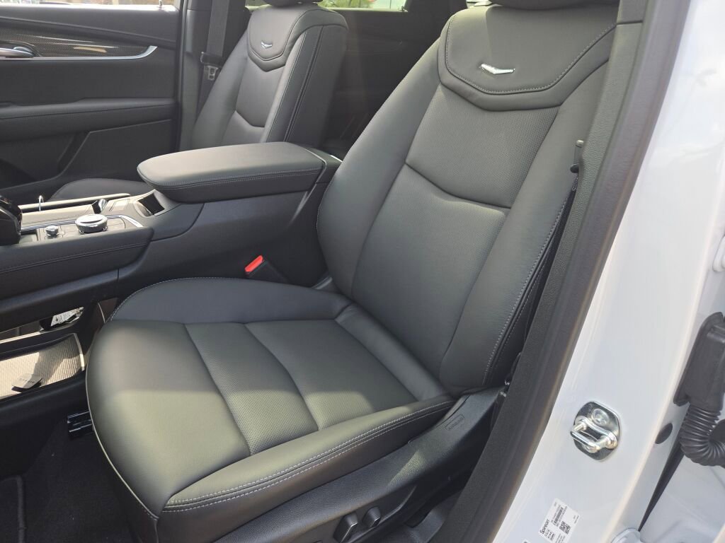New 2026 Cadillac XT5 Sportv w/ LPO, Onyx Lite Package AWD/4WD image 23